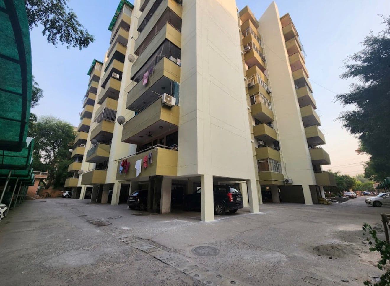 Karamyogi Apartment